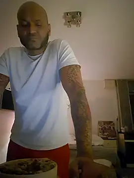 Snapshot of Mrnutella chatting on March 5, 2:25 am Mrnutella online show from March 5, 2:25 am