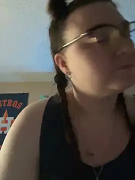 HTXBELLE online show from March 9, 2:43 pm