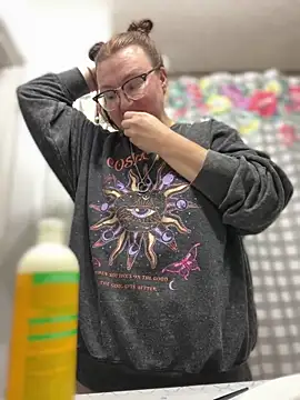 HTXBELLE online show from March 19, 4:33 pm