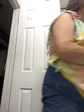 HTXBELLE online show from April 29, 9:43 pm