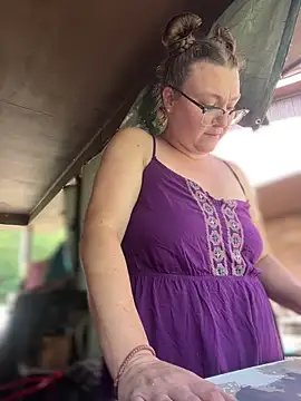 HTXBELLE online show from May 25, 2:56 pm