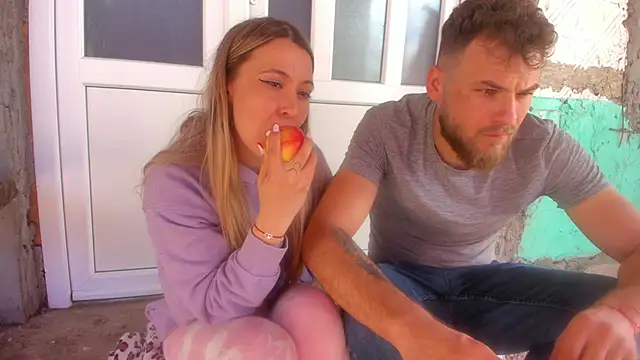 Snapshot of jake_and_melinda chatting on March 11, 6:43 am jake and melinda online show from March 11, 6:43 am