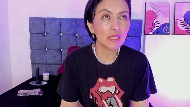 Snapshot of lilith_catt chatting on February 19, 1:29 am lilith catt online show from February 19, 1:29 am