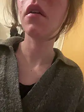 Snapshot of Hildas chatting on February 9, 10:52 am Hildas online show from February 9, 10:52 am