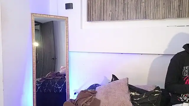 aron and paula online show from November 12, 4:57 am