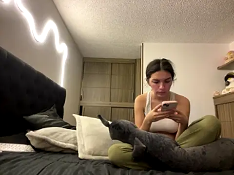 DesireLuxe online show from January 9, 7:55 am