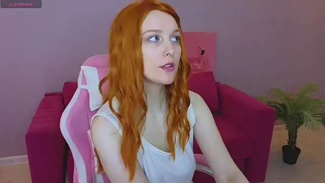 Snapshot of KristinMoore chatting on March 11, 9:24 am KristinMoore online show from March 11, 9:24 am