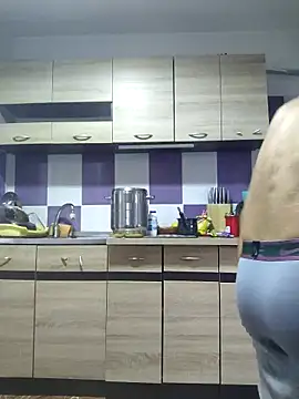 Snapshot of andreiiiii2025 chatting on September 18, 12:29 pm andreiiiii2025 online show from September 18, 12:29 pm