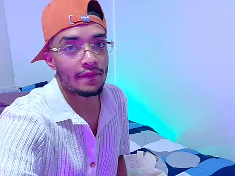 Snapshot of eross_chipre_ chatting on January 15, 5:49 pm eross chipre online show from January 15, 5:49 pm