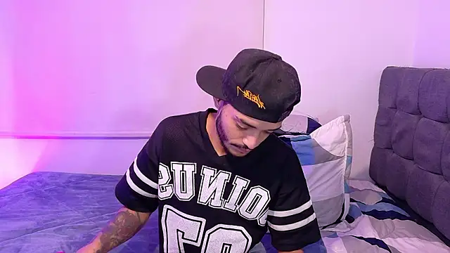 Snapshot of eross_chipre_ chatting on February 24, 4:10 am eross chipre online show from February 24, 4:10 am