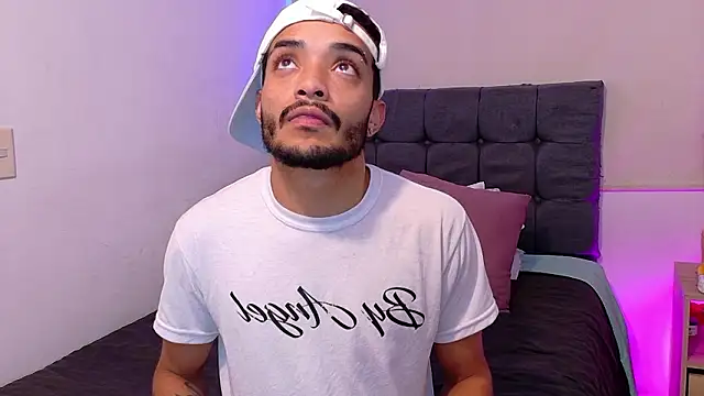 Snapshot of eross_chipre_ chatting on February 26, 2:21 am eross chipre online show from February 26, 2:21 am