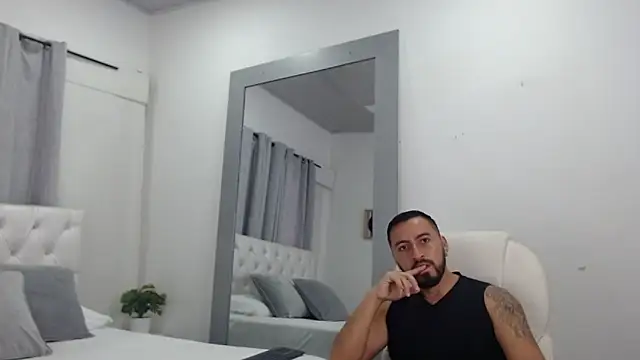 Snapshot of sebastian_colle chatting on February 20, 12:04 pm sebastian colle online show from February 20, 12:04 pm