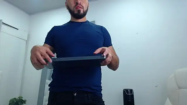 Snapshot of sebastian_colle chatting on February 24, 12:05 pm sebastian colle online show from February 24, 12:05 pm