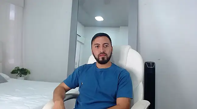 Snapshot of sebastian_colle chatting on February 28, 6:20 pm sebastian colle online show from February 28, 6:20 pm