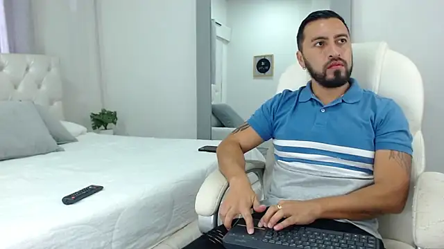 Snapshot of sebastian_colle chatting on March 1, 12:12 pm sebastian colle online show from March 1, 12:12 pm