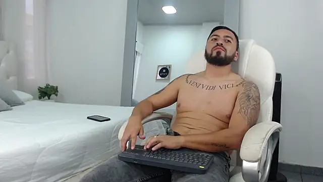 Snapshot of sebastian_colle chatting on March 2, 3:05 pm sebastian colle online show from March 2, 3:05 pm