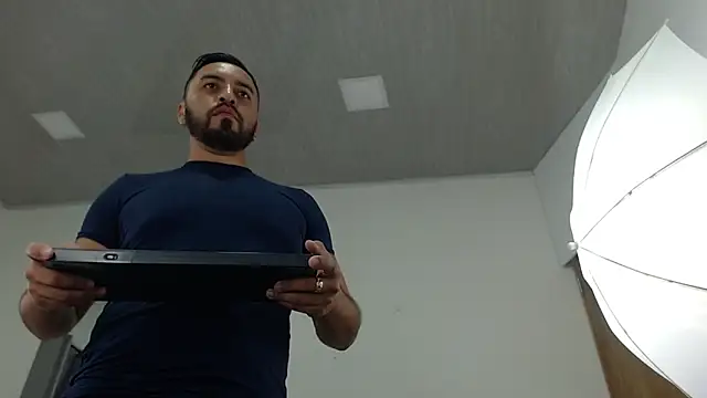 Snapshot of sebastian_colle chatting on March 10, 7:18 pm sebastian colle online show from March 10, 7:18 pm