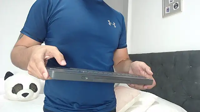 Snapshot of sebastian_colle chatting on March 13, 7:17 pm sebastian colle online show from March 13, 7:17 pm