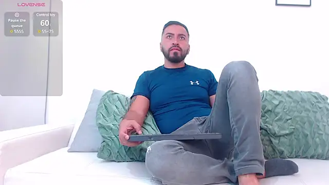 Snapshot of sebastian_colle chatting on March 17, 12:25 pm sebastian colle online show from March 17, 12:25 pm