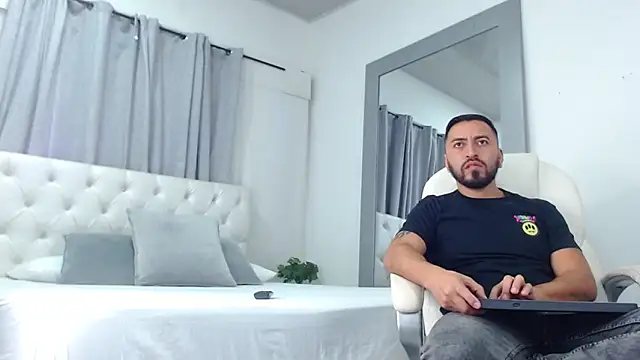 Snapshot of sebastian_colle chatting on March 18, 12:25 pm sebastian colle online show from March 18, 12:25 pm