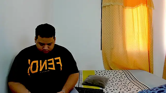 Snapshot of MICHAEL_AND_SHARON chatting on February 5, 6:56 pm MICHAEL AND SHARON online show from February 5, 6:56 pm