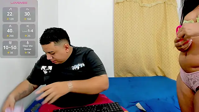 Snapshot of MICHAEL_AND_SHARON chatting on February 14, 12:51 am MICHAEL AND SHARON online show from February 14, 12:51 am