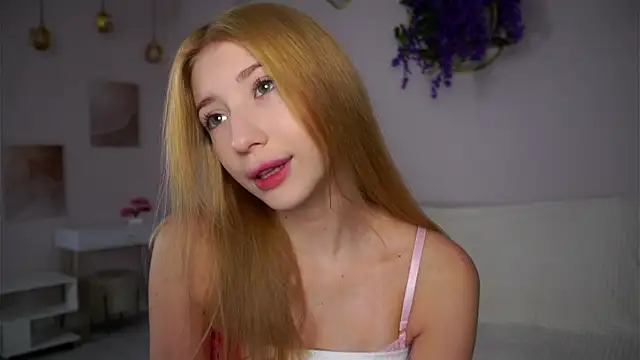 SunnivaCovil online show from December 15, 2:54 pm