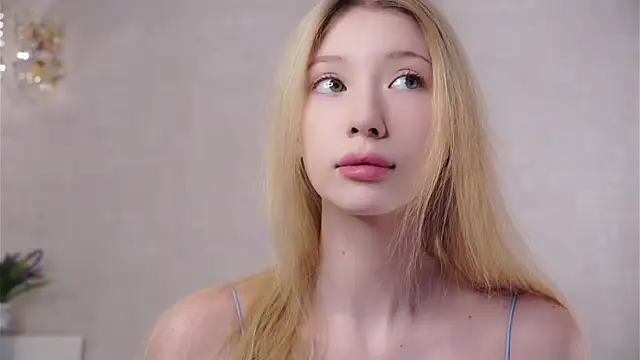 SunnivaCovil online show from May 18, 2:34 pm