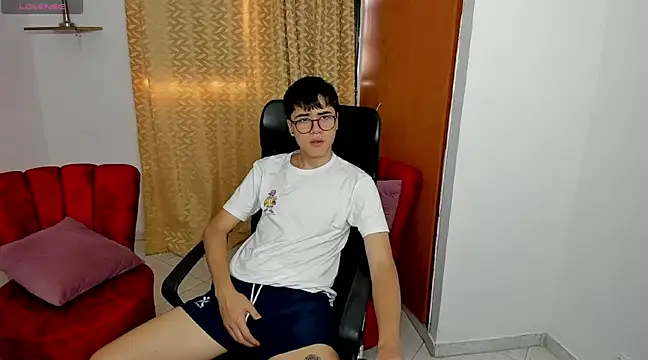 Snapshot of liam_orion chatting on February 22, 7:03 pm liam orion online show from February 22, 7:03 pm