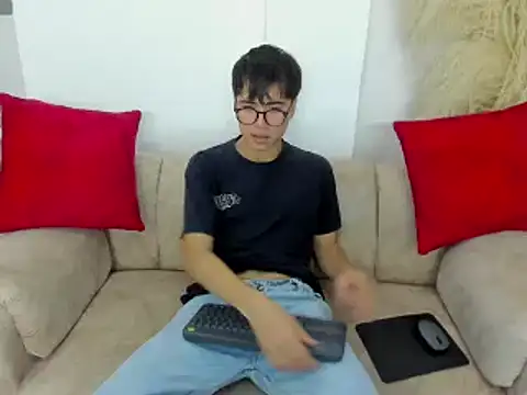 Snapshot of liam_orion chatting on March 8, 8:25 pm liam orion online show from March 8, 8:25 pm