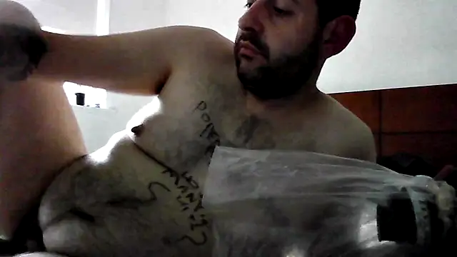 Snapshot of kinkyfag94 chatting on December 18, 10:05 pm kinkyfag94 online show from December 18, 10:05 pm