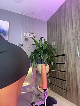 Ashly hills online show from June 1, 9:16 pm