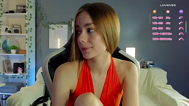 Snapshot of EmilaMills chatting on March 2, 5:33 am EmilaMills online show from March 2, 5:33 am