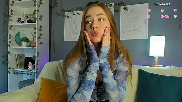 Snapshot of EmilaMills chatting on March 6, 11:53 pm EmilaMills online show from March 6, 11:53 pm