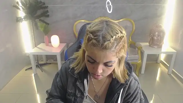 Snapshot of lili_conor_s chatting on March 13, 8:32 pm lili conor s online show from March 13, 8:32 pm