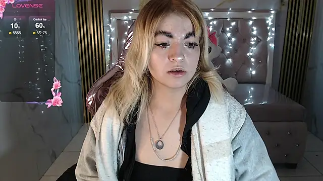 Snapshot of lili_conor_s chatting on October 2, 3:57 am lili conor s online show from October 2, 3:57 am