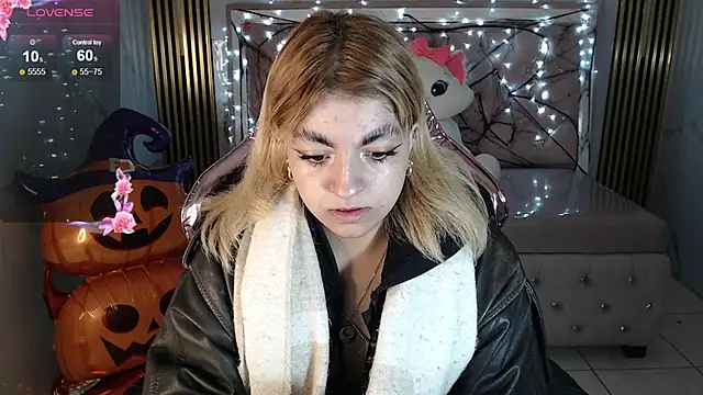 Snapshot of lili_conor_s chatting on October 23, 3:17 am lili conor s online show from October 23, 3:17 am