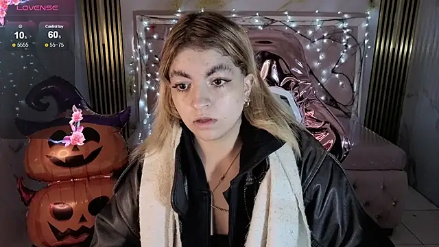 Snapshot of lili_conor_s chatting on October 28, 4:05 am lili conor s online show from October 28, 4:05 am