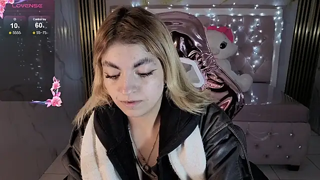 Snapshot of lili_conor_s chatting on November 2, 3:42 am lili conor s online show from November 2, 3:42 am