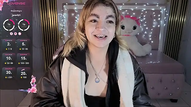 Snapshot of lili_conor_s chatting on November 16, 3:34 am lili conor s online show from November 16, 3:34 am