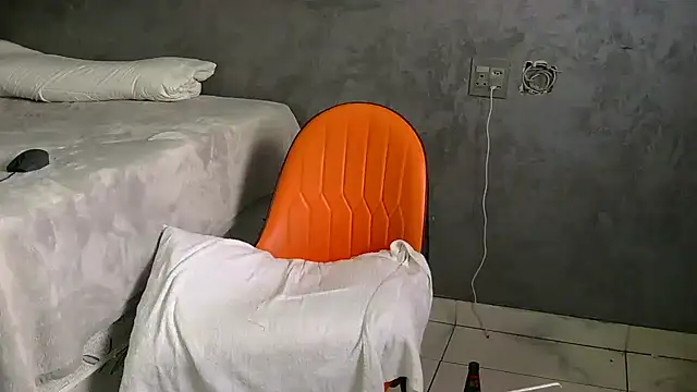 Snapshot of Justusual444 chatting on December 15, 10:30 am Justusual444 online show from December 15, 10:30 am