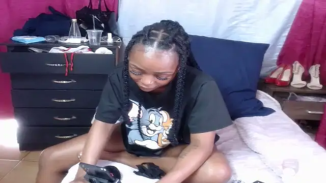 Snapshot of xxTatiannaxx chatting on October 30, 2:18 pm xxTatiannaxx online show from October 30, 2:18 pm