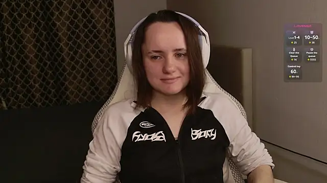 Luna Loveee online show from November 7, 4:01 am