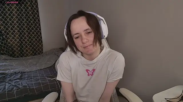 Luna Loveee online show from April 14, 4:18 am