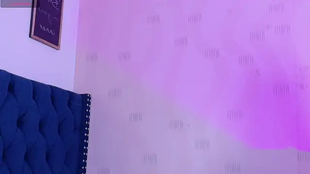 innocenthazel online show from December 16, 3:11 am