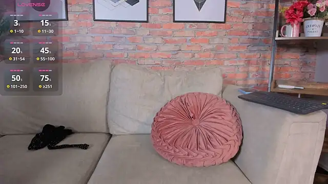 Lucia Brown  online show from October 2, 6:48 pm