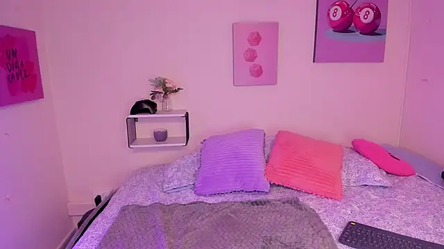 Snapshot of Selene_bennet chatting on February 12, 3:34 am Selene bennet online show from February 12, 3:34 am