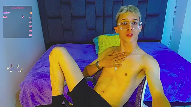 skinny bigcock02 online show from October 25, 10:15 pm