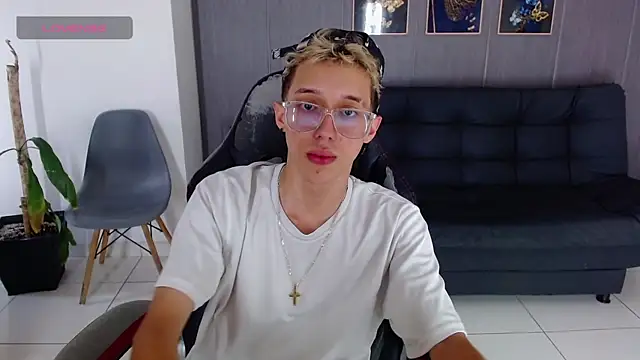 skinny bigcock02 online show from November 29, 8:45 pm