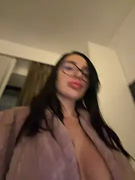 Mia Splash online show from January 16, 8:02 pm